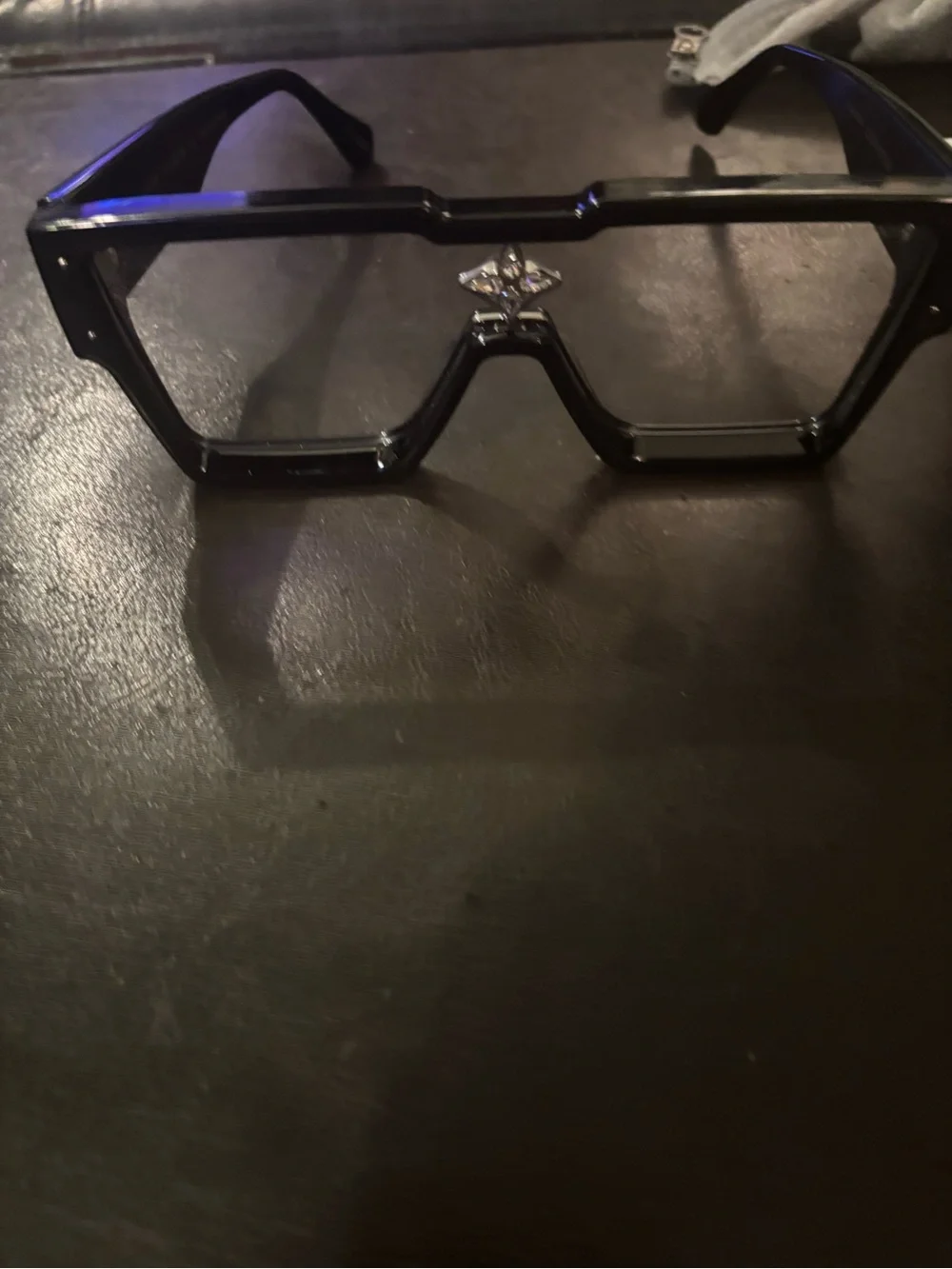 Louis Vuitton Cyclone Sunglasses – Z1790E - Picture 5 of 12